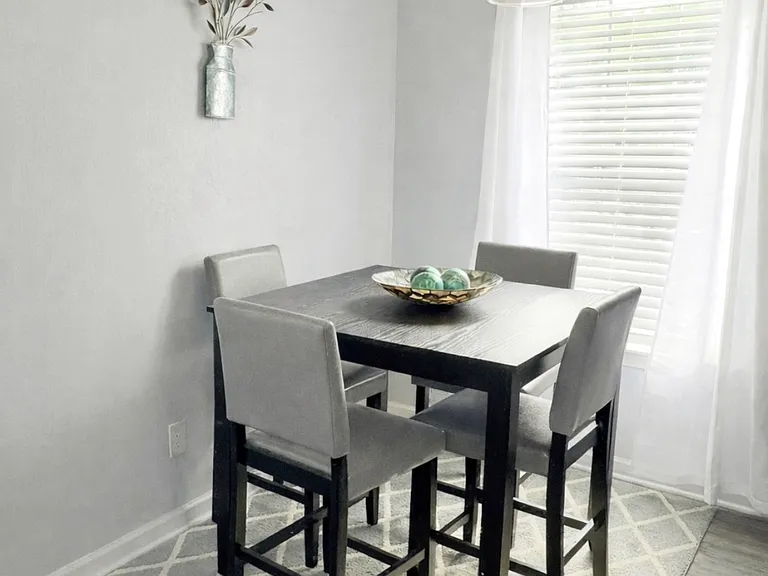 Clover Meadows Dr — Photo 4