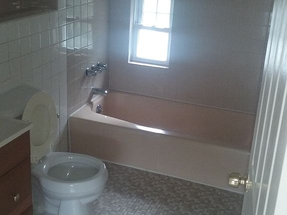 4th image of 499 Park St #2