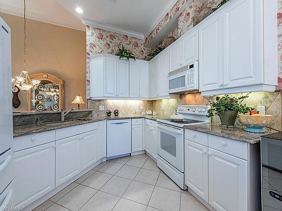3rd image of 1540 Clermont Dr Unit 401