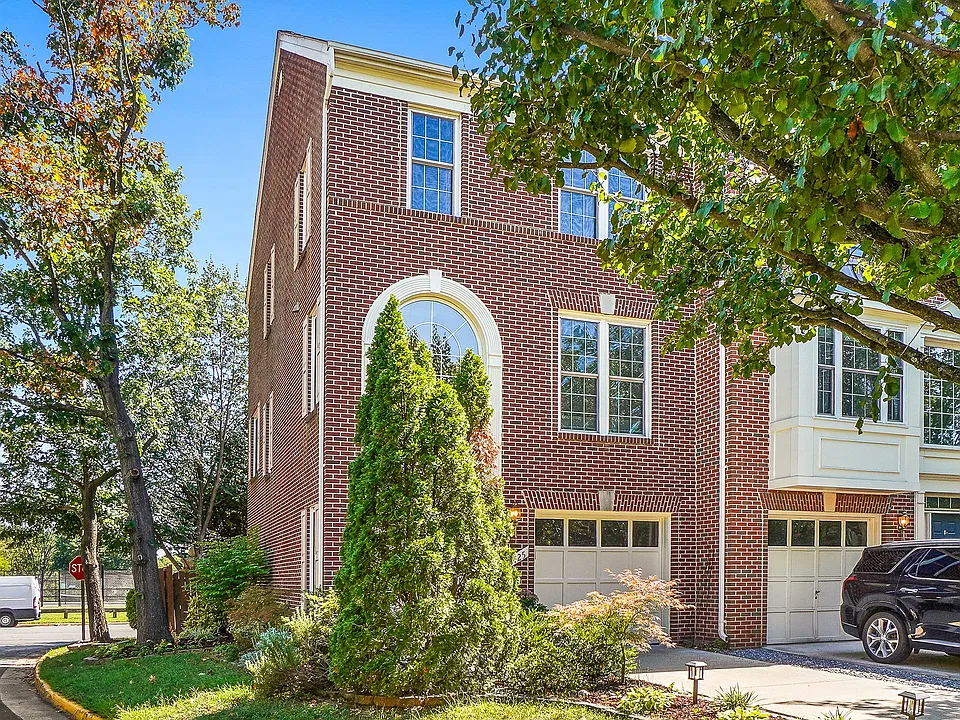 3425 Diehl Ct
