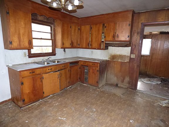 3rd image of 1042 Newman Dr