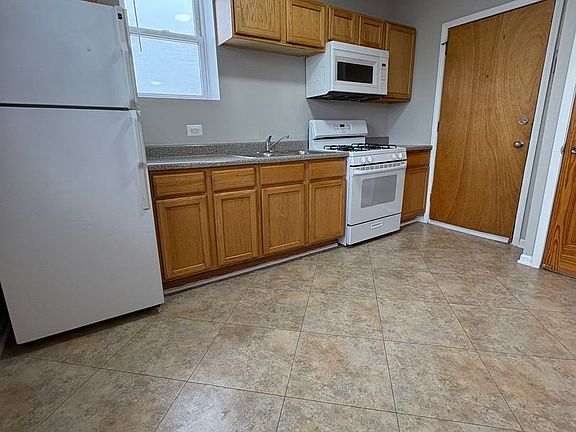 2nd image of 102 S Lotus Ave #Lm-10-3
