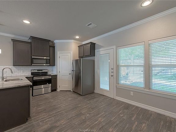4th image of 707 Dominik Dr