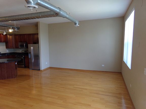 5th image of 1685 Town Center St #1685