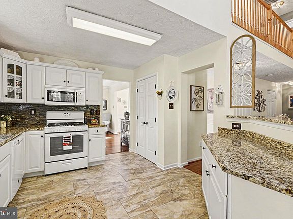 4th image of 525 E Cedar Point Dr