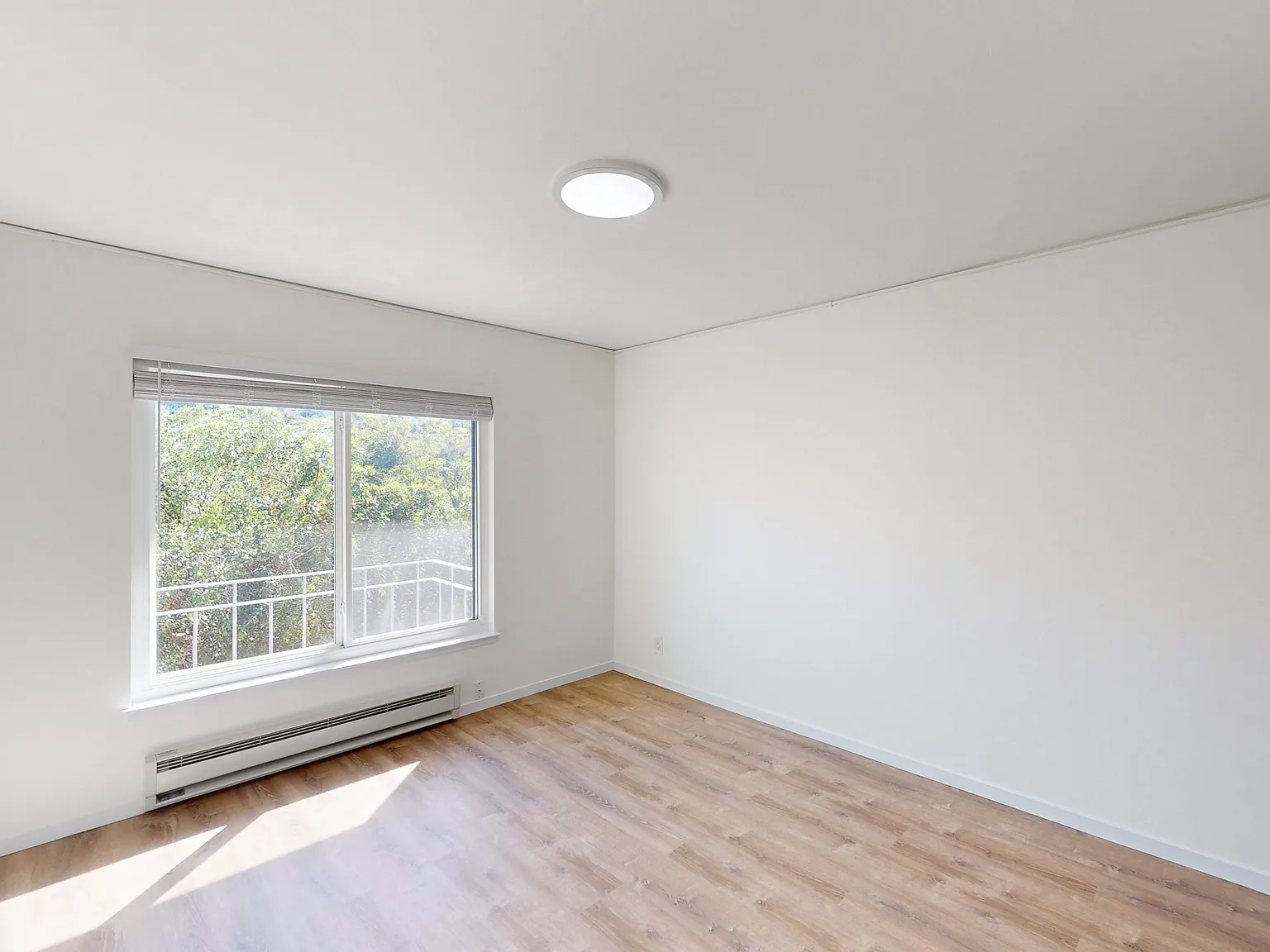 Top-Floor Remodeled 1BR with In-Unit Laundry & Dishwasher in Cow Hollow — Photo 3