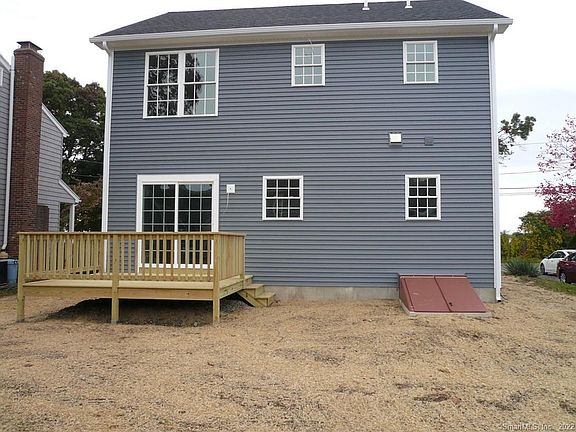 2nd image of 675 Oak Bluff Ave