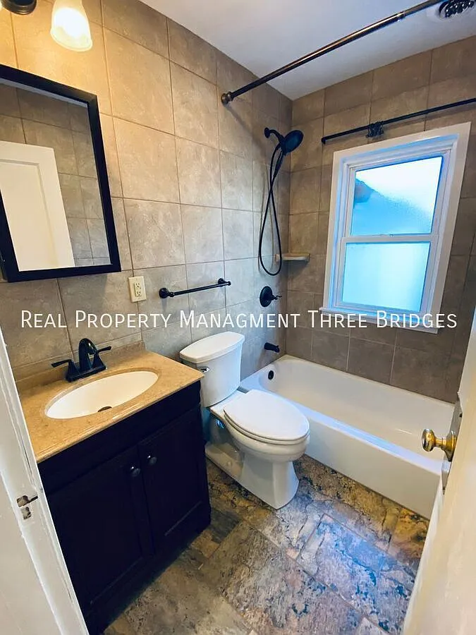 Beautiful 2br/1ba Lindendwood Park Home — Photo 4