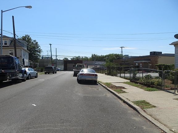 4th image of 10730 170th St