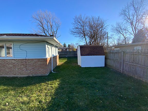 3rd image of 448 Shabbona Dr