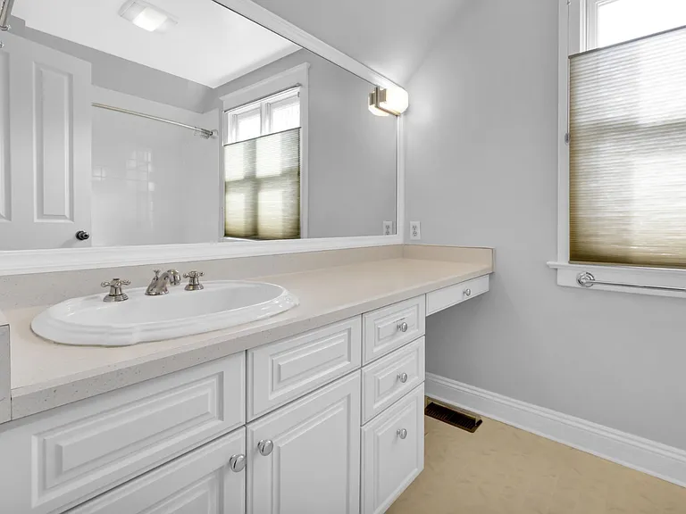 1036 S Race St — Photo 16