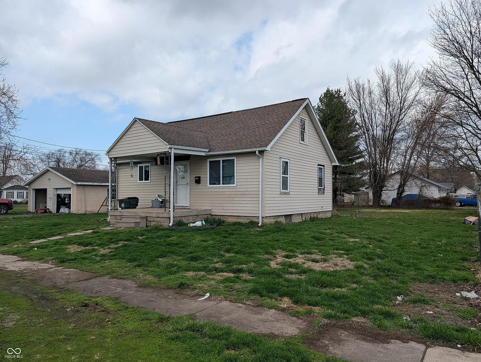 404 Oak St photo 1