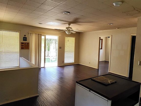 2nd image of 25940 Lakeview Dr