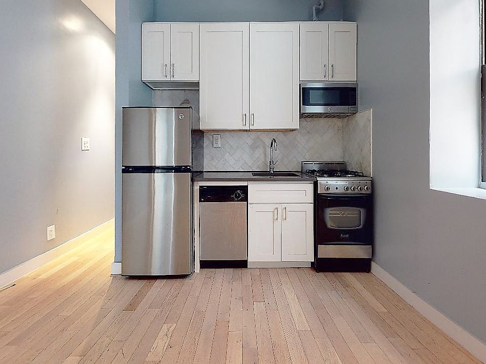 2nd image of 554 W 184th St APT 1E2