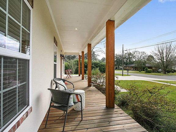 5th image of 303 Charles Dr
