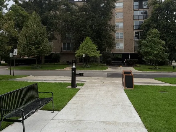 424 Park Ave APT 402, River Forest, IL 60305