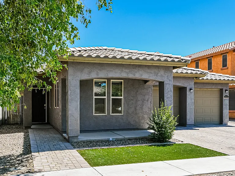 3825 E Frances Ln — Photo 3