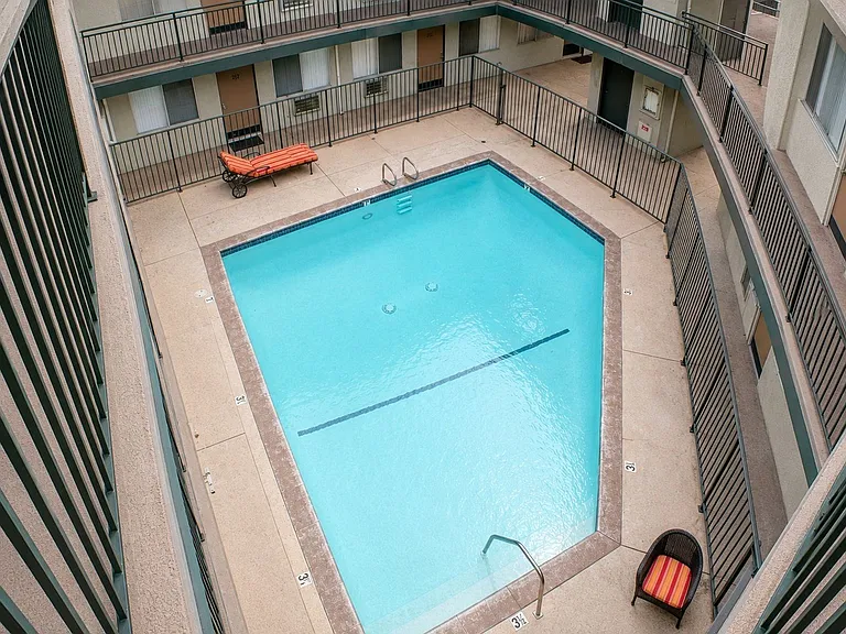 Topanga Apartments — Photo 15