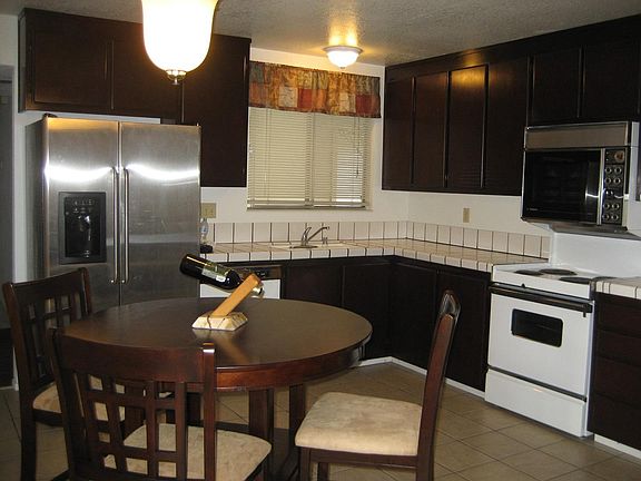 4th image of 2851 Flint Ave
