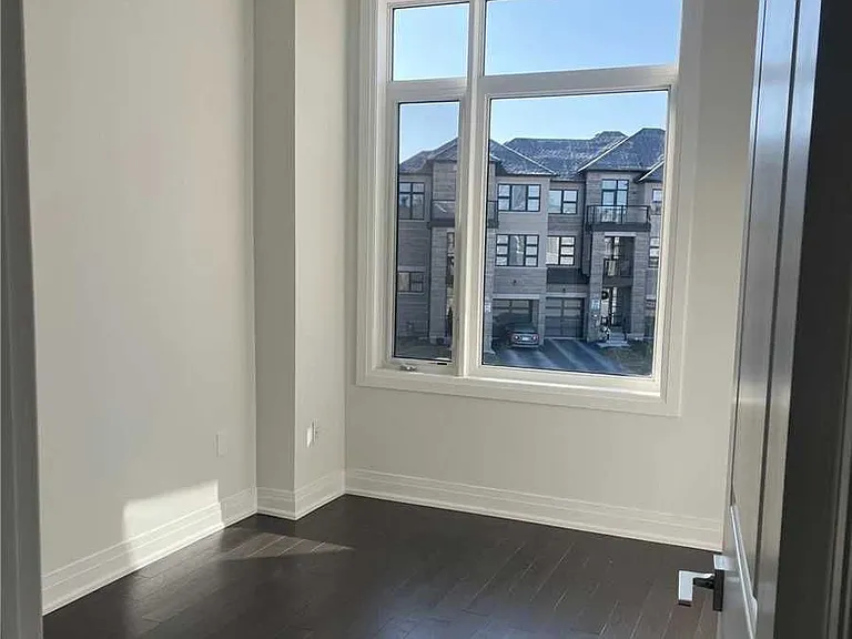 563 New England Ct W — Photo 14