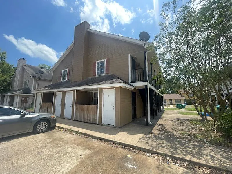 612 Rue St Martin #B — Photo 3