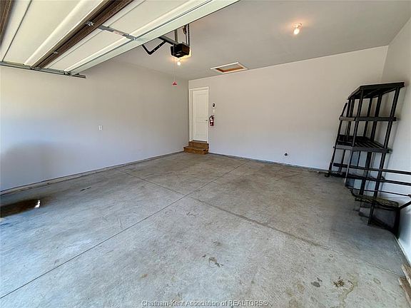 4th image of 60 Churchill Park Rd