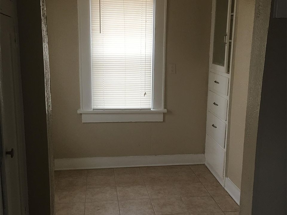 1st image of 400 SW 42nd St #B