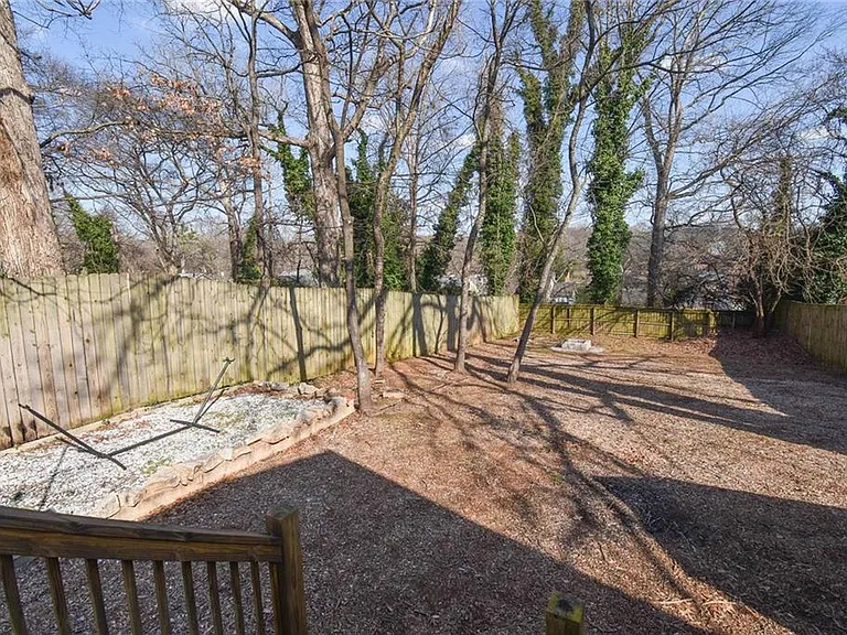184 Clifton St SE — Photo 20