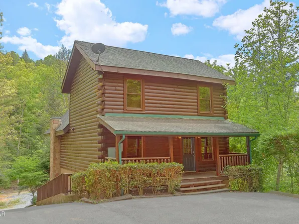 558 Country Oaks Dr, Pigeon Forge, TN 37863