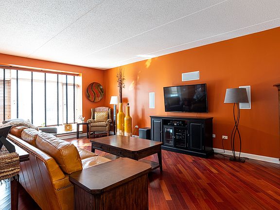 4th image of 865 E 22nd St APT 112