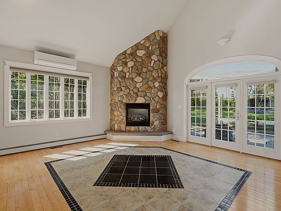 5th image of 33 Flores Way