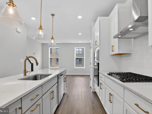 2727 Light St, Baltimore, MD 21230