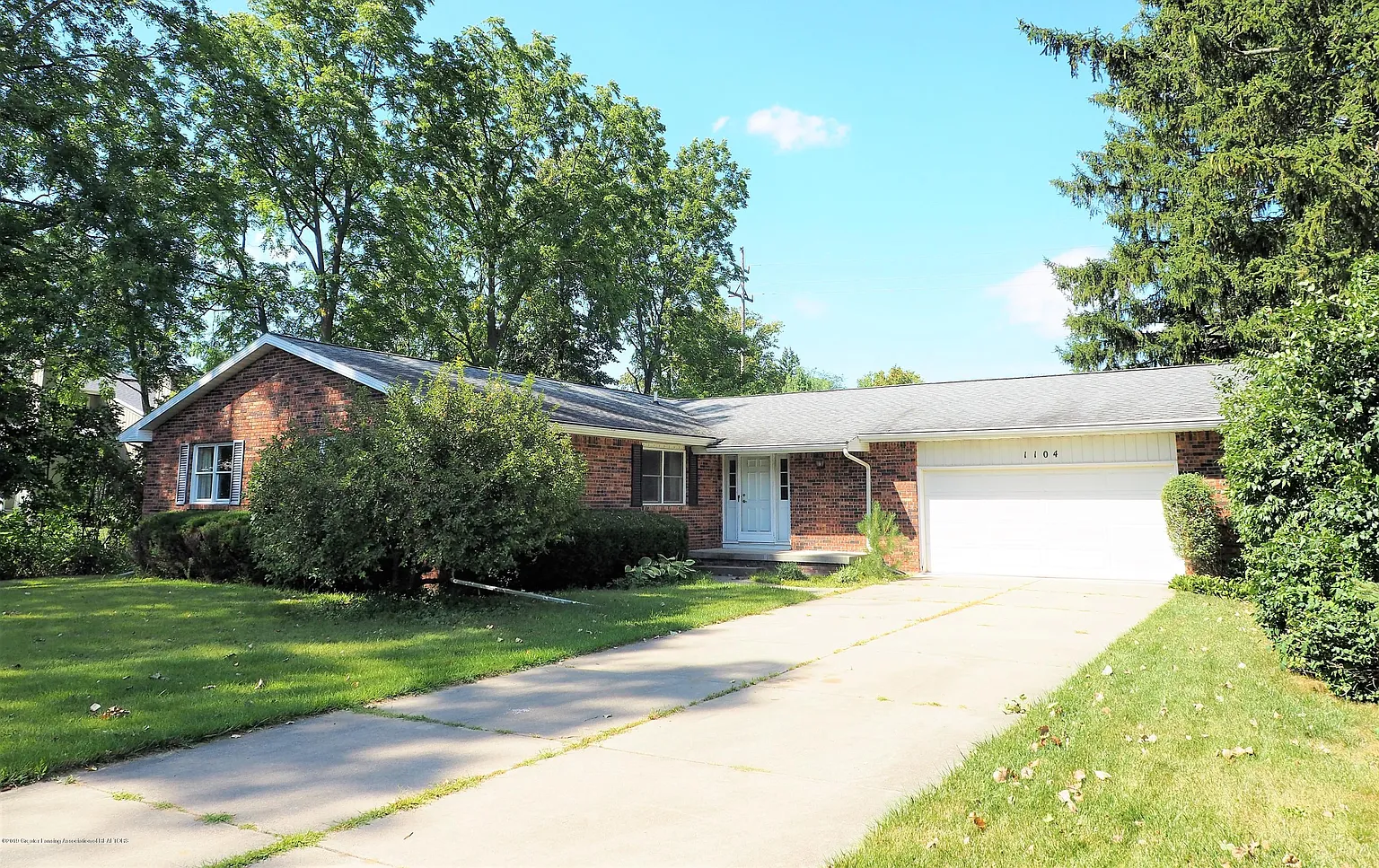 1104 Whitman Dr photo 1