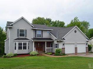 1521 Lone Oak Cir, Fairfield, IA