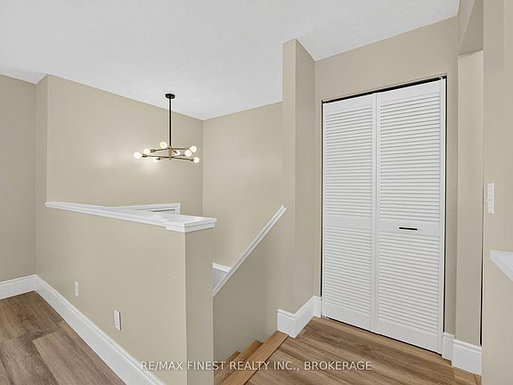 4th image of 811 Cunningham Cres