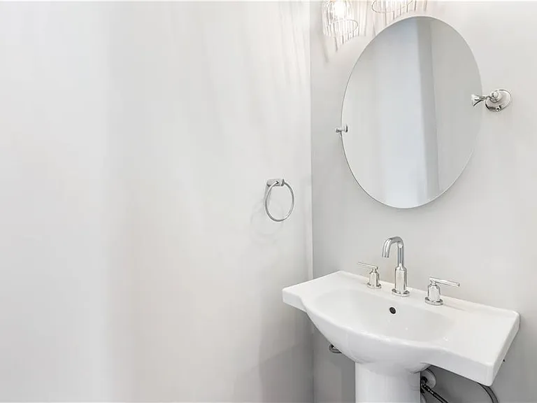 2035 Parkside Ln — Photo 23