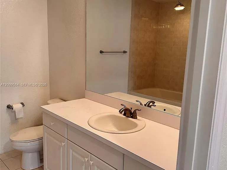 1804 Blue Heron Ln #C — Photo 8
