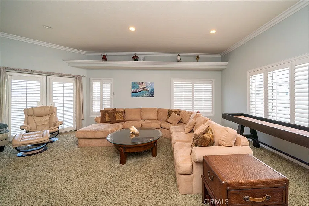 4 bed, 3.5 bath, 2256 sqft, $8,000 — Photo 3