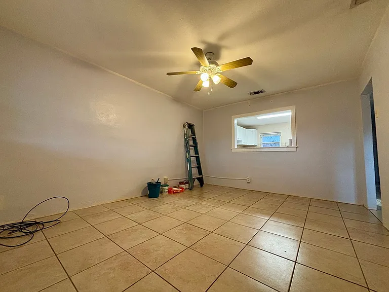 415 E Romana St — Photo 12