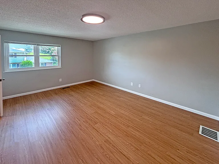 South Asheville Commons — Photo 43