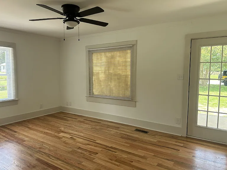 914 Linwood Rd — Photo 5