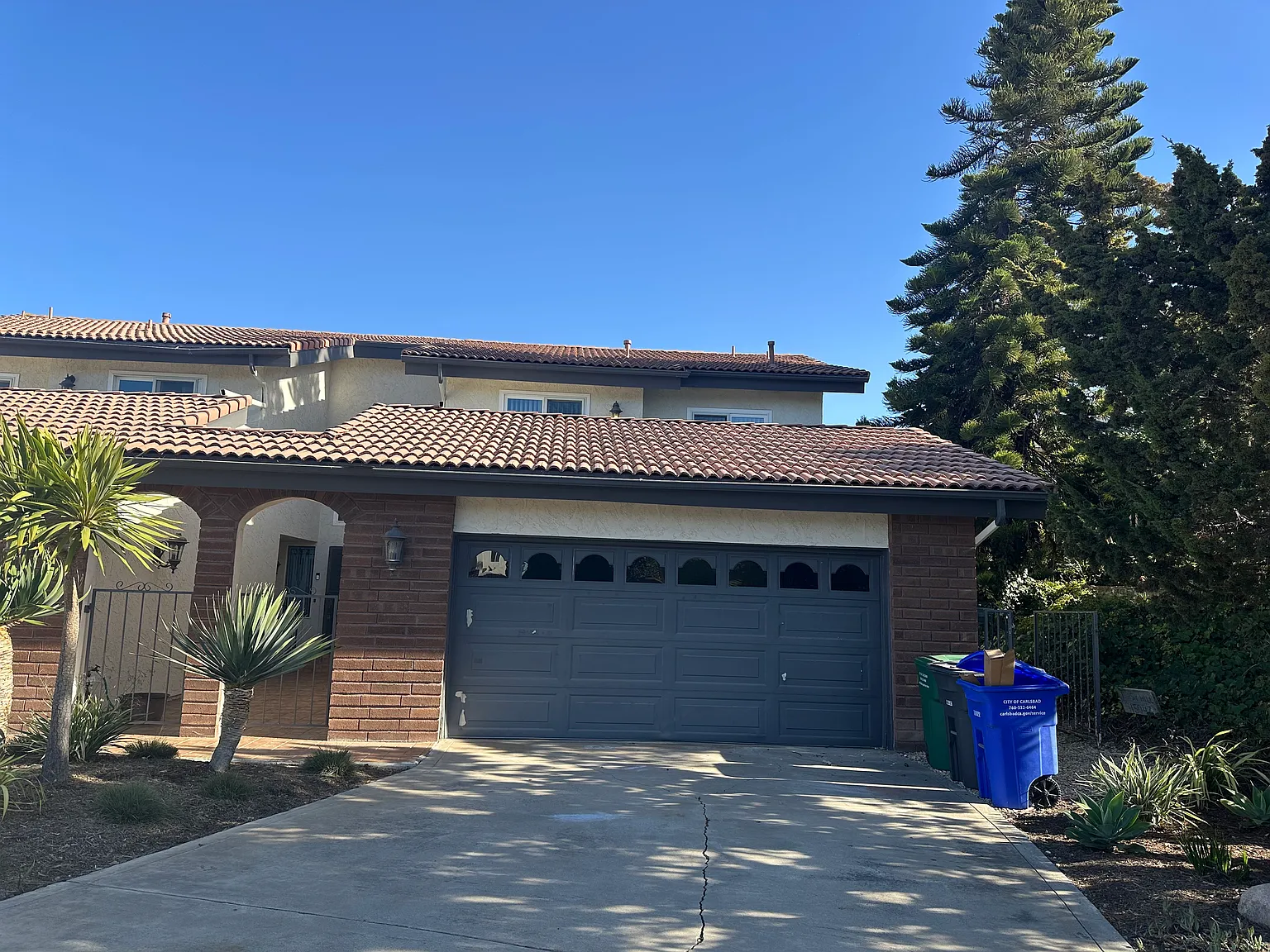 3 bed, 2.5 bath, 1860 sqft, $5,650 — Photo 1
