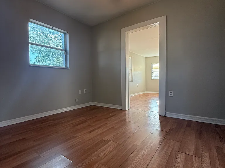 3rd bedroom/Homeoffice adjacent to MB.