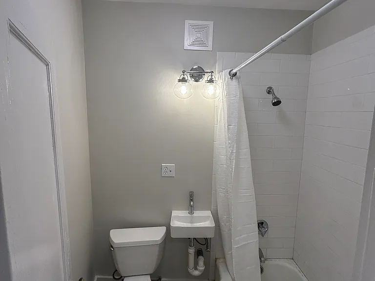 20 Chiswick Rd #5A — Photo 10