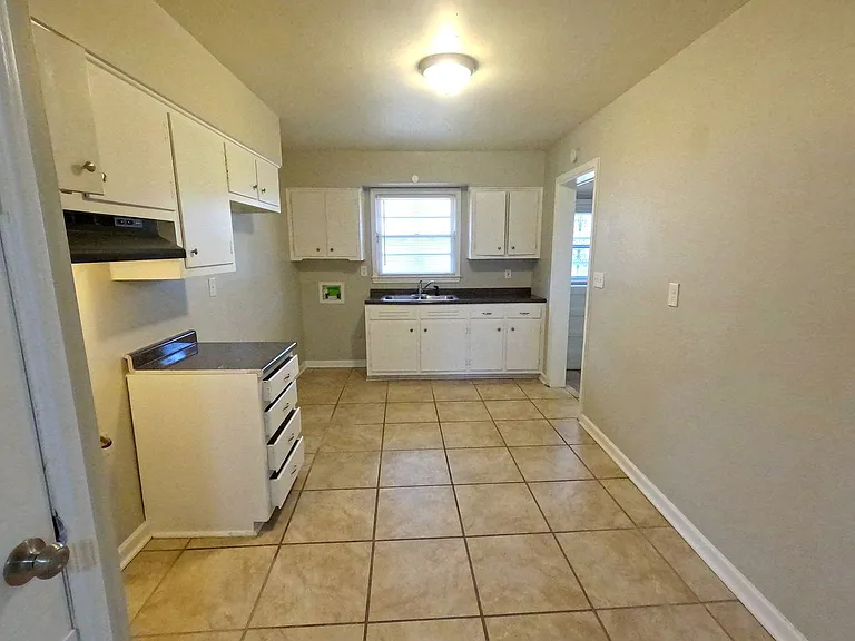 4898 Dianne Dr — Photo 10