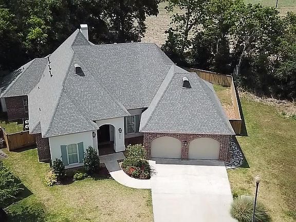 5th image of 303 Herbsaint Dr
