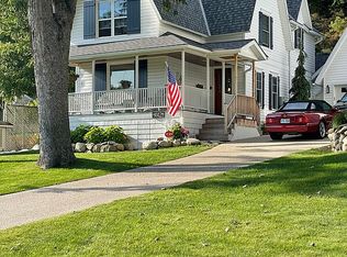 442 W 4th St, Harbor Springs, MI 49740