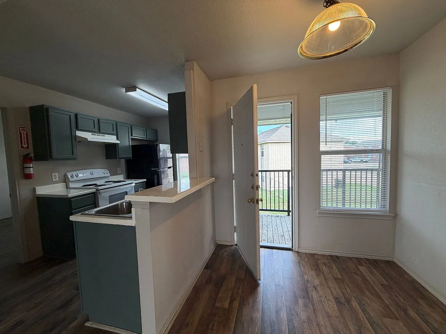 Charming 2-Bedroom Apartment with Spacious Living & Cozy Comfort! — Photo 2