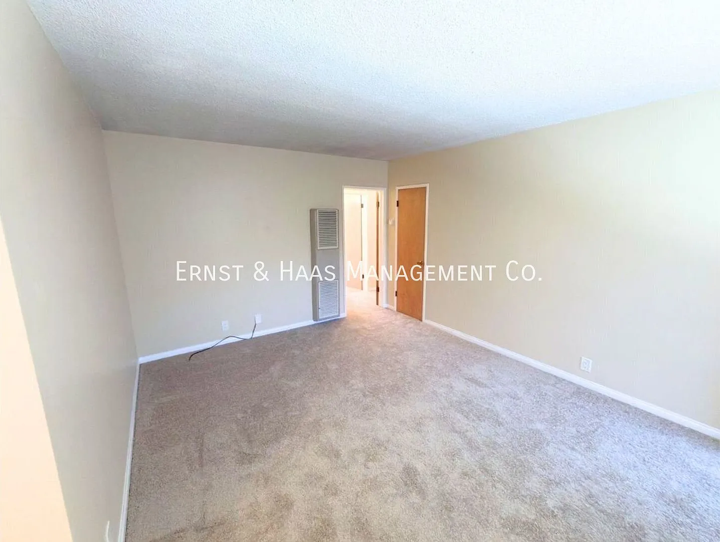 Wonderful Top Floor Condo Near Downtown Long Beach! — Photo 2