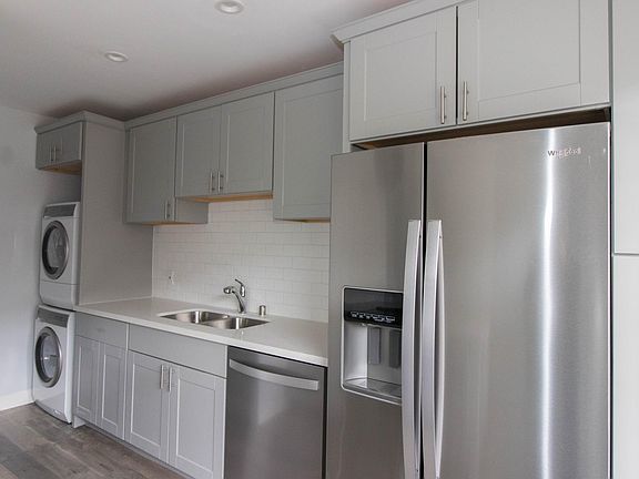 2nd image of 925 E 5th St APT 11